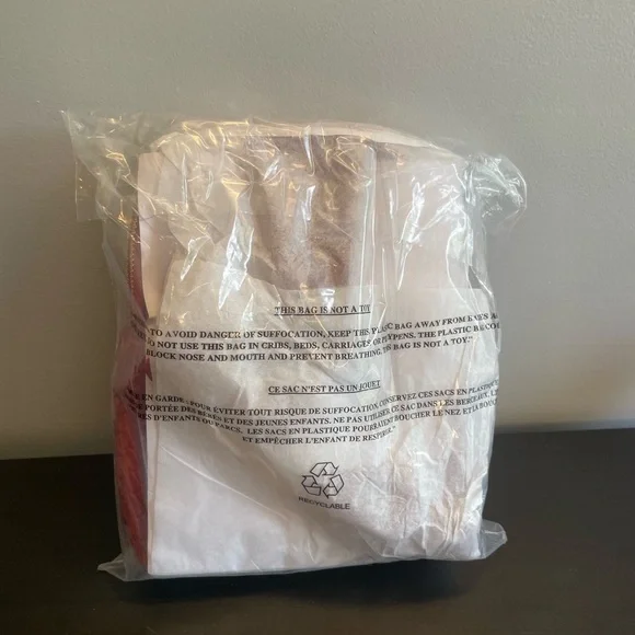 London Fog Red Textured Sling Bag - Picture 6 of 6